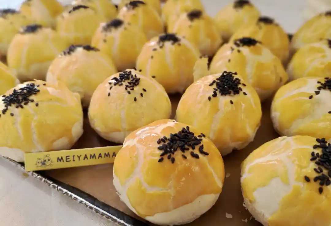 蛋黃酥月餅包裝機(jī)——傳統(tǒng)美味的現(xiàn)代封裝，守護(hù)經(jīng)典，傳遞心意